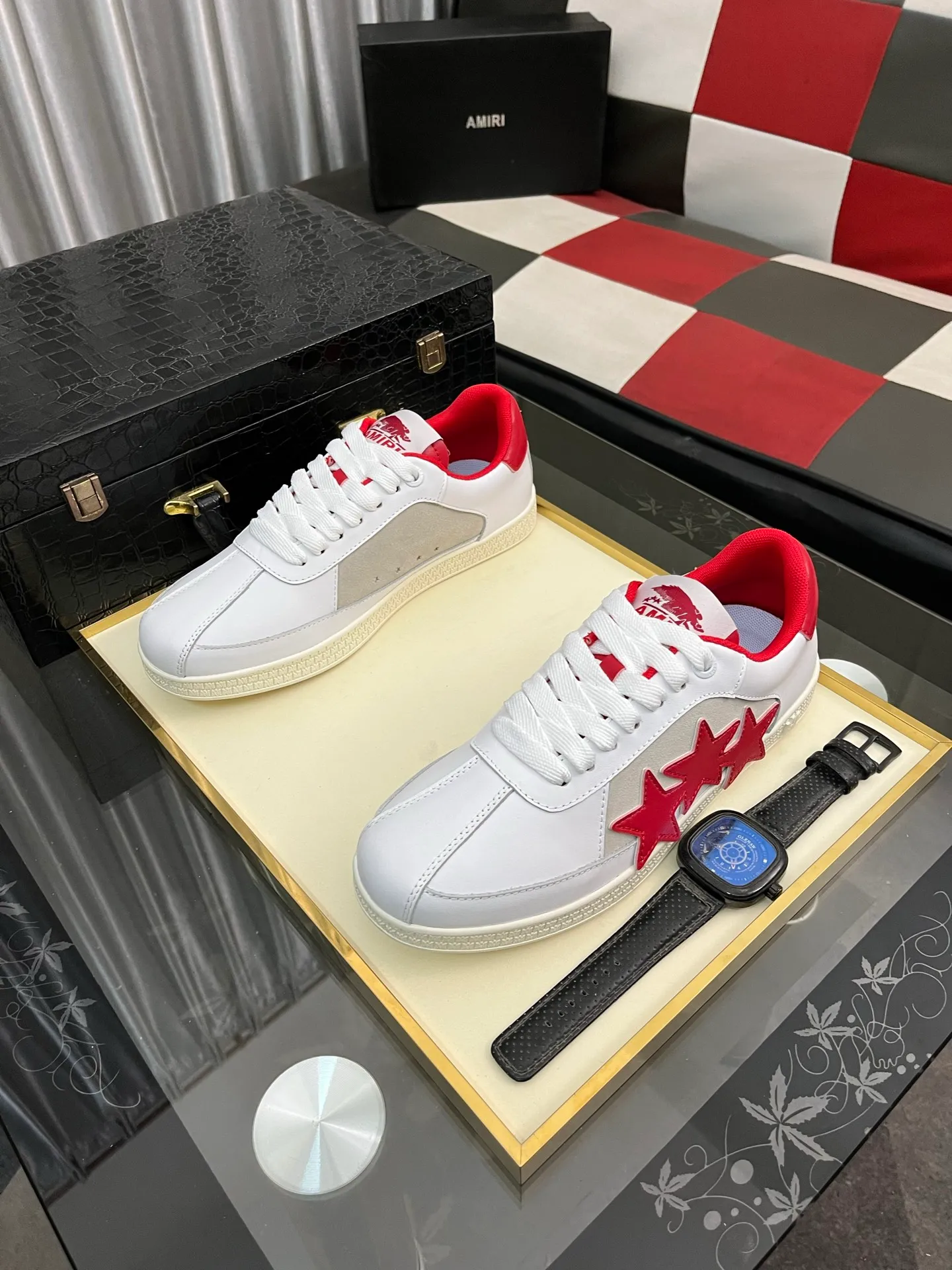 Men's shoes 💰420⌚️⌚️《AMIR*》New men's low-top casual sports sneakers bone shoes, another pair of irresistible bone shoes. Bone shoes are one of AMIRI's most popular items. They use first-layer cowhide uppers. The side bones are made of two cowhide laminations. They have a three-dimensional feel. The leather incisions are all oil-edged. Contrasting color design. Simple style. Fashionable sports. Customized metal LOGO nameplate to embellish shoelaces. Exclusive control of top version. Supports comparison. Breathable mesh lining Original rubber outsole A must-have item for daily leisure Suitable for various occasions Check it out if you pursue high quality Super cool uppers Size: 38-446️⃣ Colors available